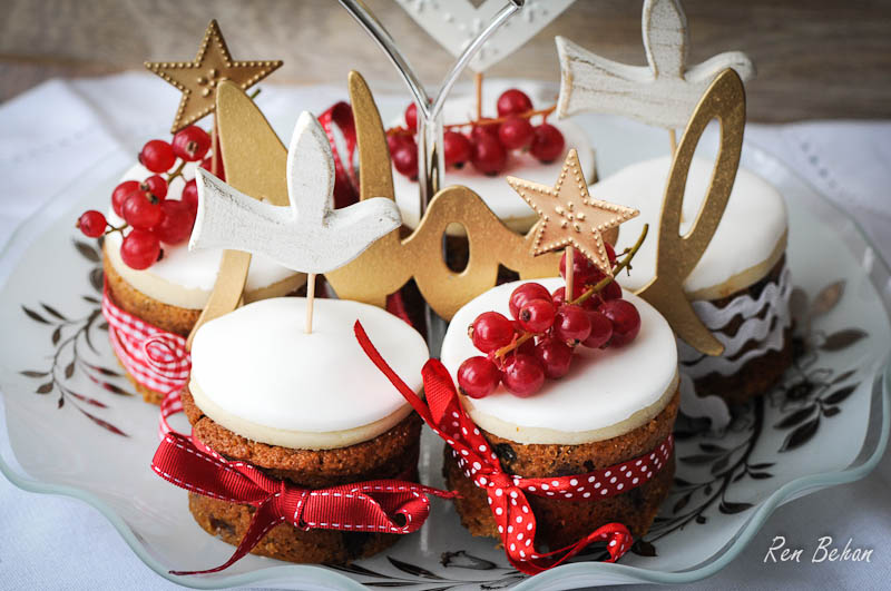 Mini Christmas Cakes and a Merry Christmas!